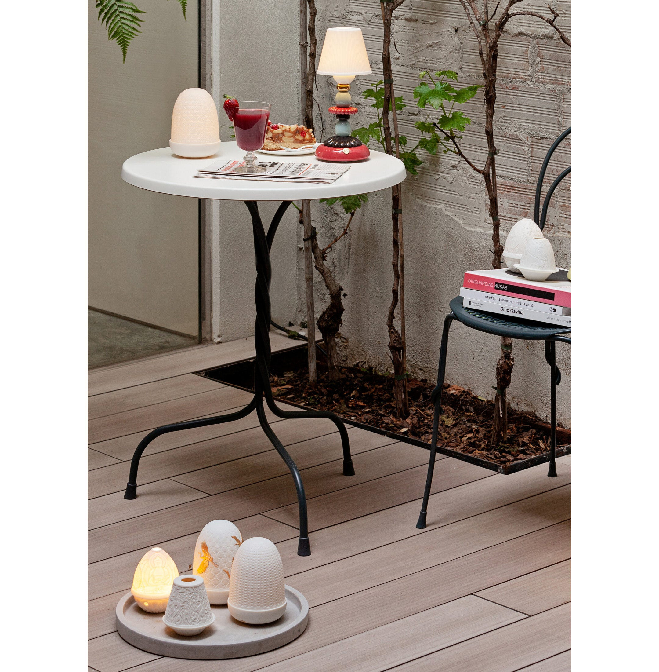 Lampa stołowa Lotus Firefly Golden Fall. Czerwony koral Lampa stołowa Lotus Firefly Golden Fall. Czerwony koral