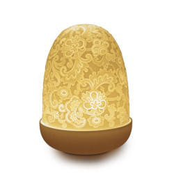 Lampa stołowa z koronkową kopułą Lampa stołowa z koronkową kopułą