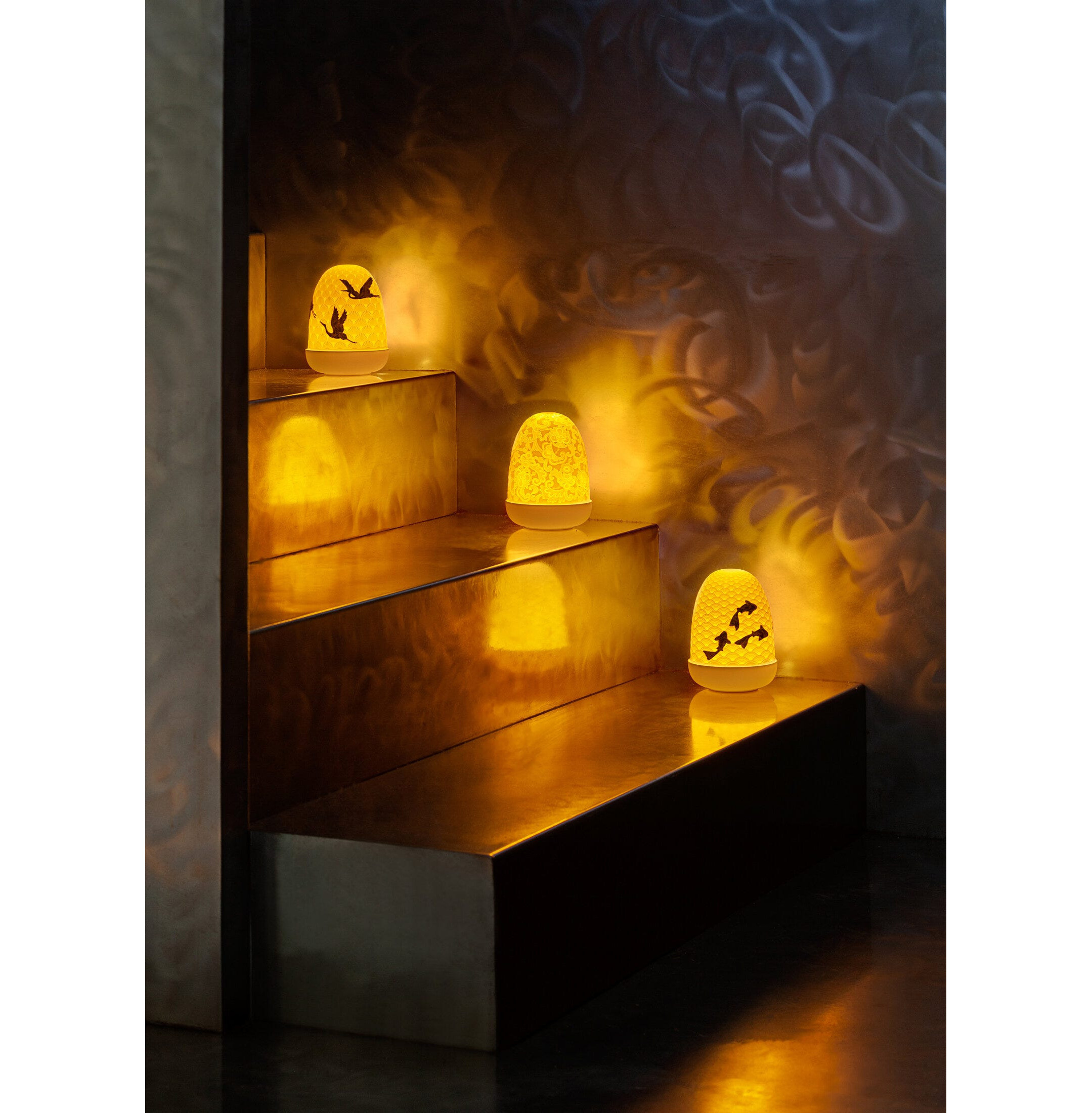 Lampa stołowa z koronkową kopułą Lampa stołowa z koronkową kopułą