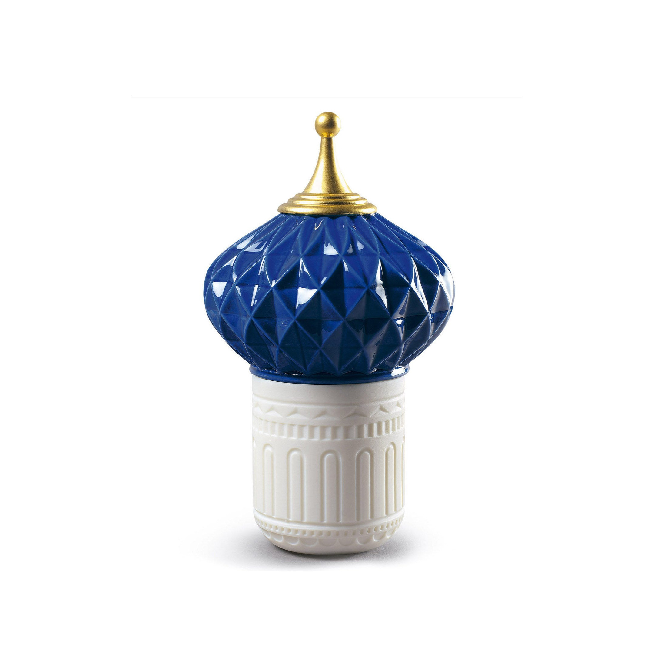 Świeca Blue Spire 1001 światła. Niezniszczalny zapach ducha Świeca Blue Spire 1001 światła. Niezniszczalny zapach ducha