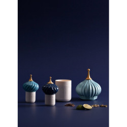 Turkusowa świeca iglica 1001 lamp. Niezniszczalny zapach ducha Turkusowa świeca iglica 1001 lamp. Niezniszczalny zapach ducha