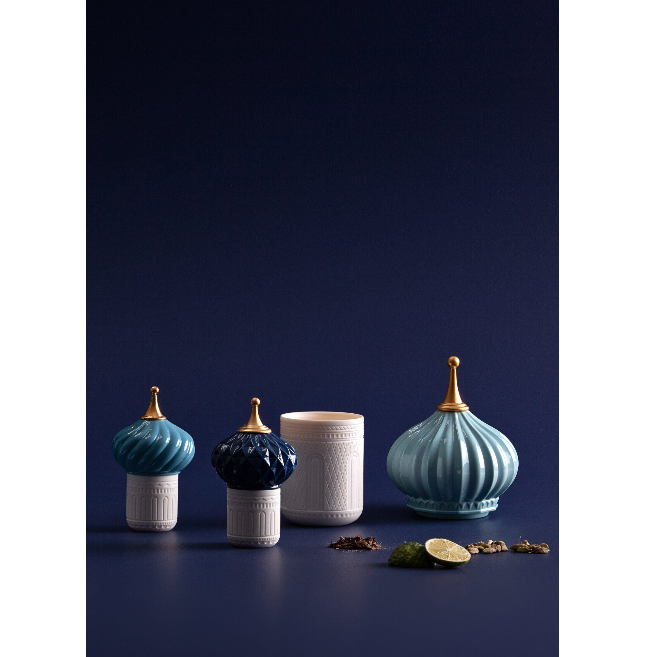 Turkusowa świeca iglica 1001 lamp. Niezniszczalny zapach ducha Turkusowa świeca iglica 1001 lamp. Niezniszczalny zapach ducha