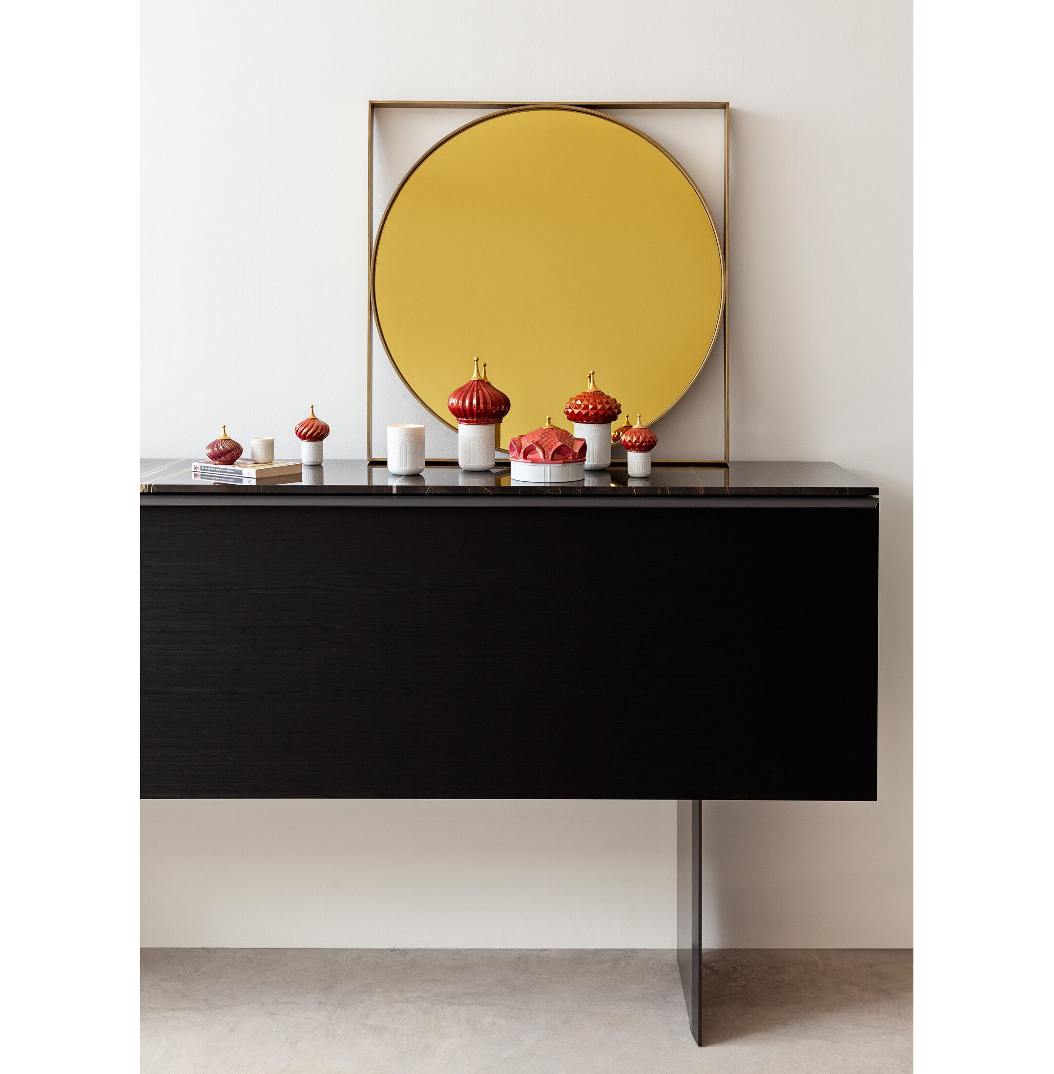 Świeca Purple Spire 1001 światła. Noc zbliża się Zapach Świeca Purple Spire 1001 światła. Noc zbliża się Zapach