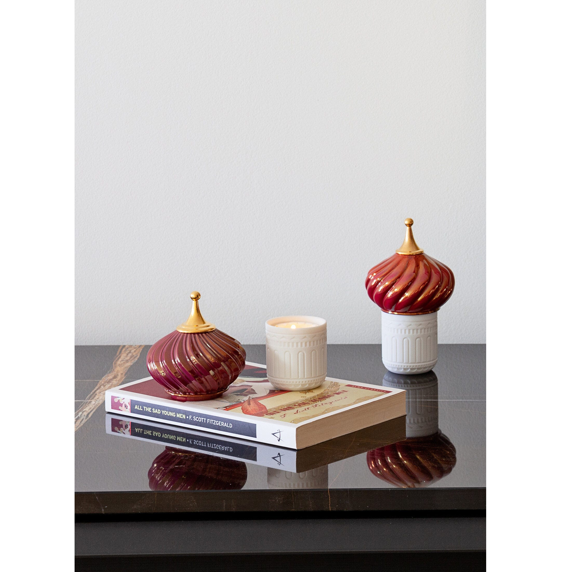 Świeca Mulberry Spire 1001 Światła. Noc zbliża się Zapach Świeca Mulberry Spire 1001 Światła. Noc zbliża się Zapach