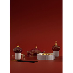 Kwatera Szeherezady Świeca 1001 Światła (piwonia). Noc zbliża się Zapach Kwatera Szeherezady Świeca 1001 Światła (piwonia). Noc zbliża się Zapach