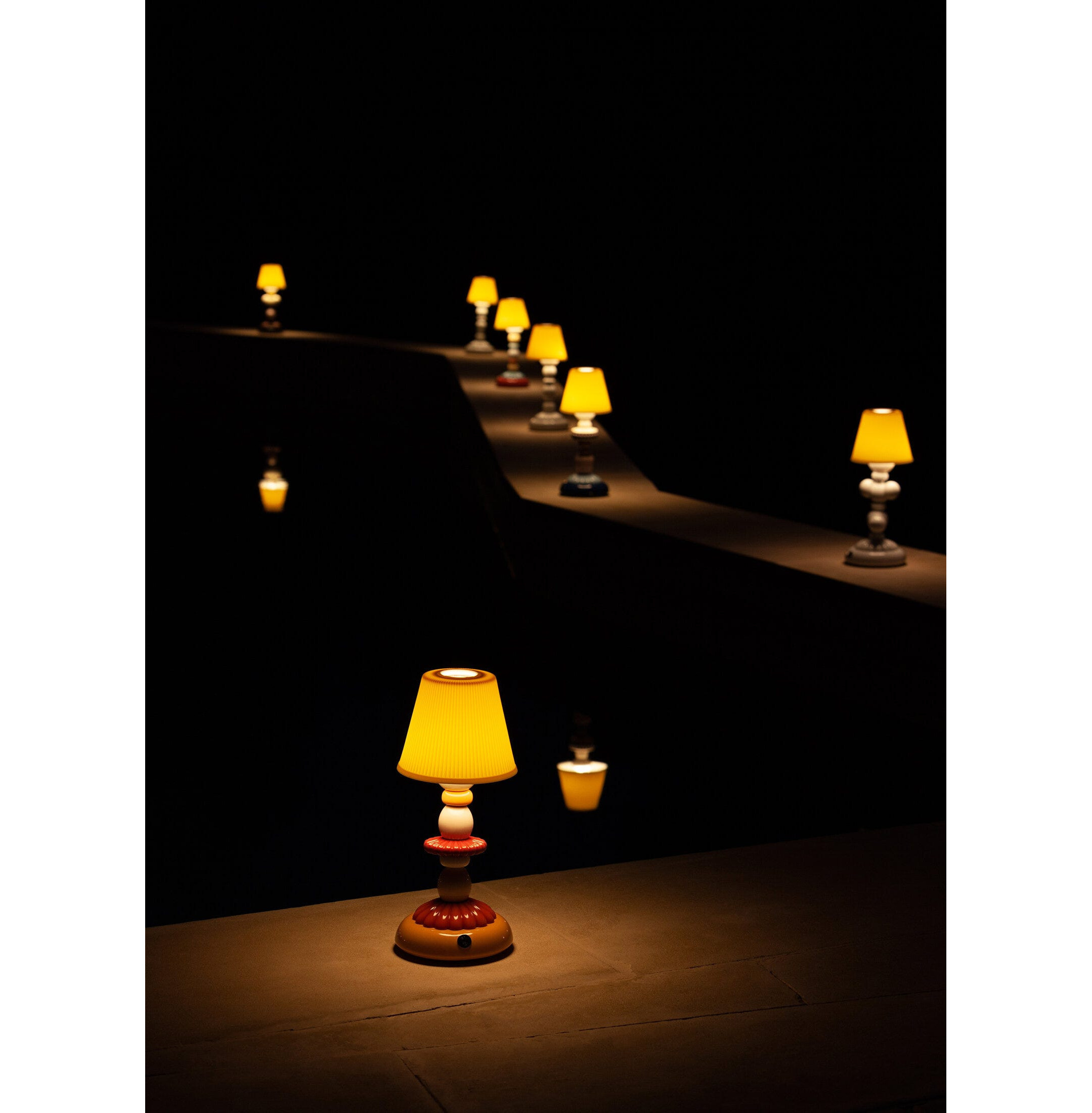 Lampa Lotus Firefly (koralowa) Lampa Lotus Firefly (koralowa)