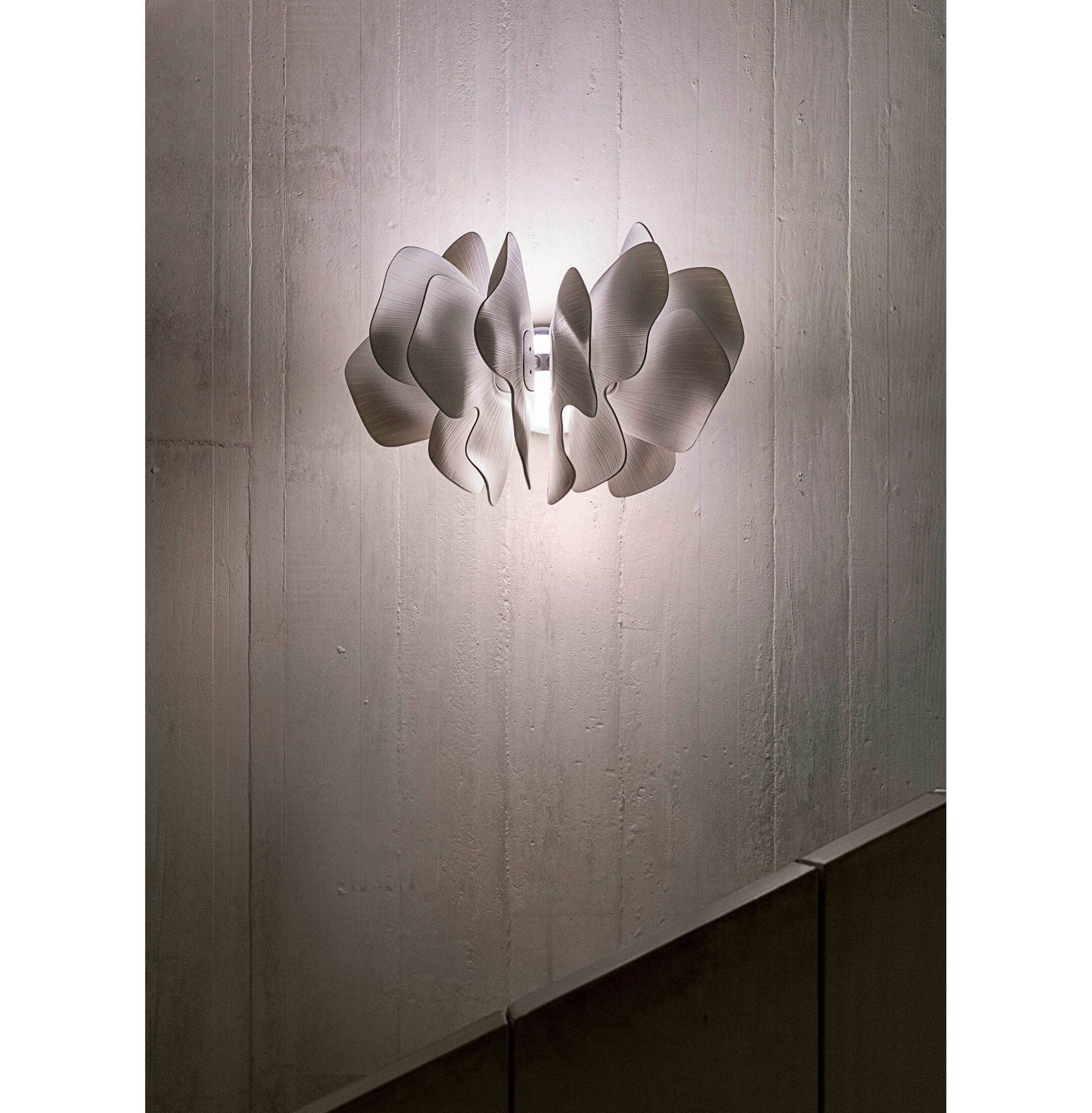 Lampa ścienna Nightbloom (biała) (CE/UK) Lampa ścienna Nightbloom (biała) (CE/UK)