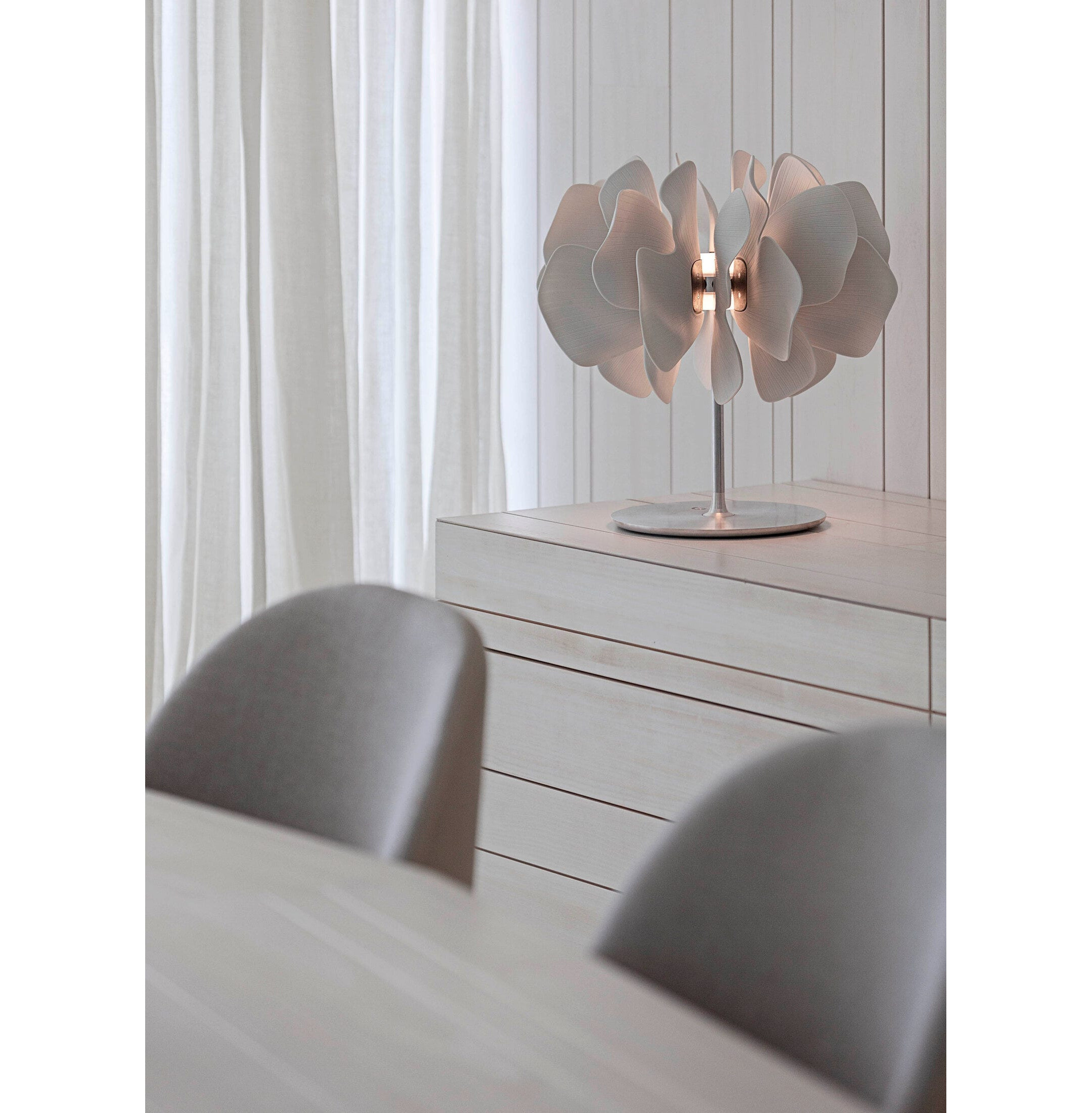 Lampa stołowa Nightbloom (biała) (CE) Lampa stołowa Nightbloom (biała) (CE)