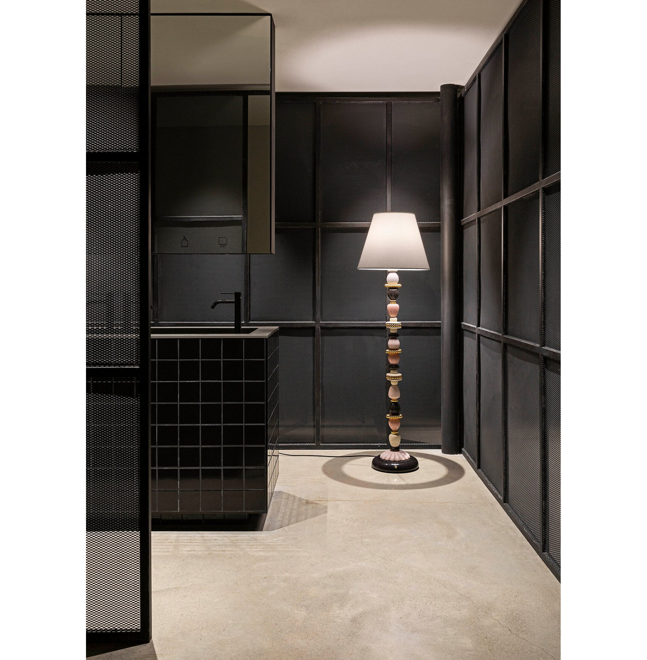 Lampa podłogowa Firefly (różowo-złota) (CE) Lampa podłogowa Firefly (różowo-złota) (CE)