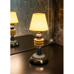 Lampa Firefly autorstwa Olgi Hanono Lampa Firefly autorstwa Olgi Hanono